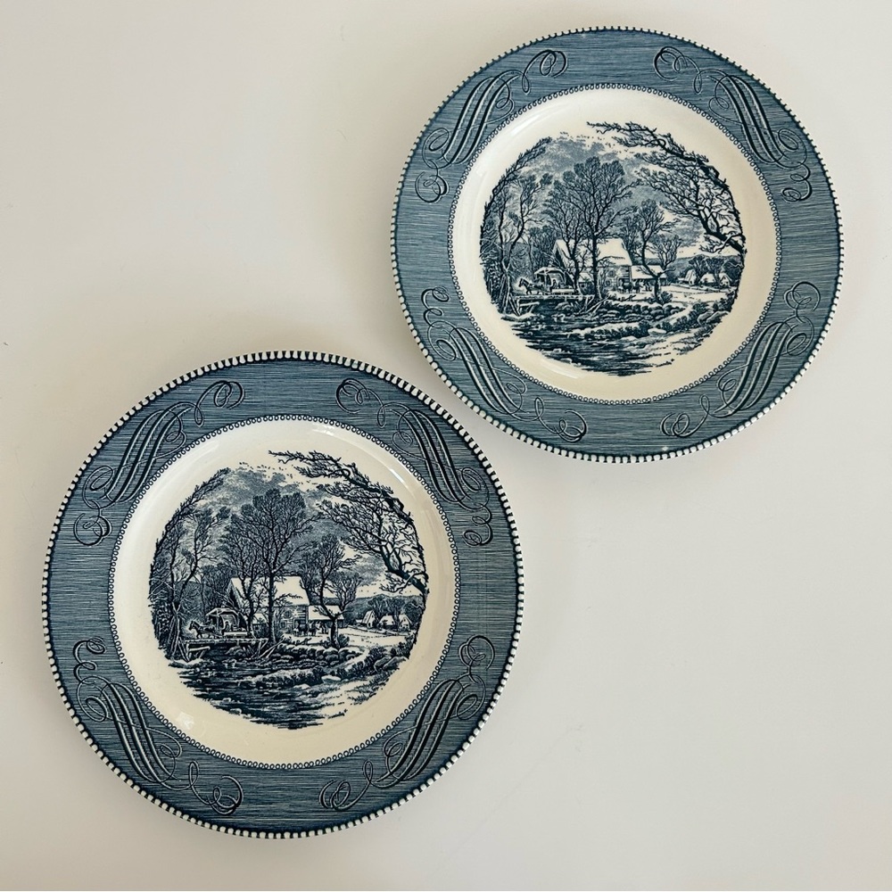 🔻🔻🔻sale Currier & Ives blue & white dinner plates